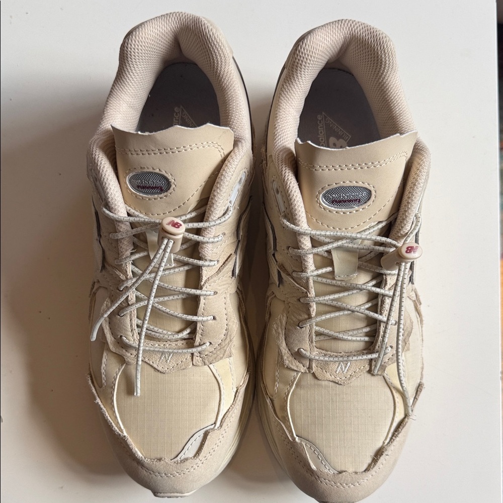 New balance 2002 sandstone size 8.5 women